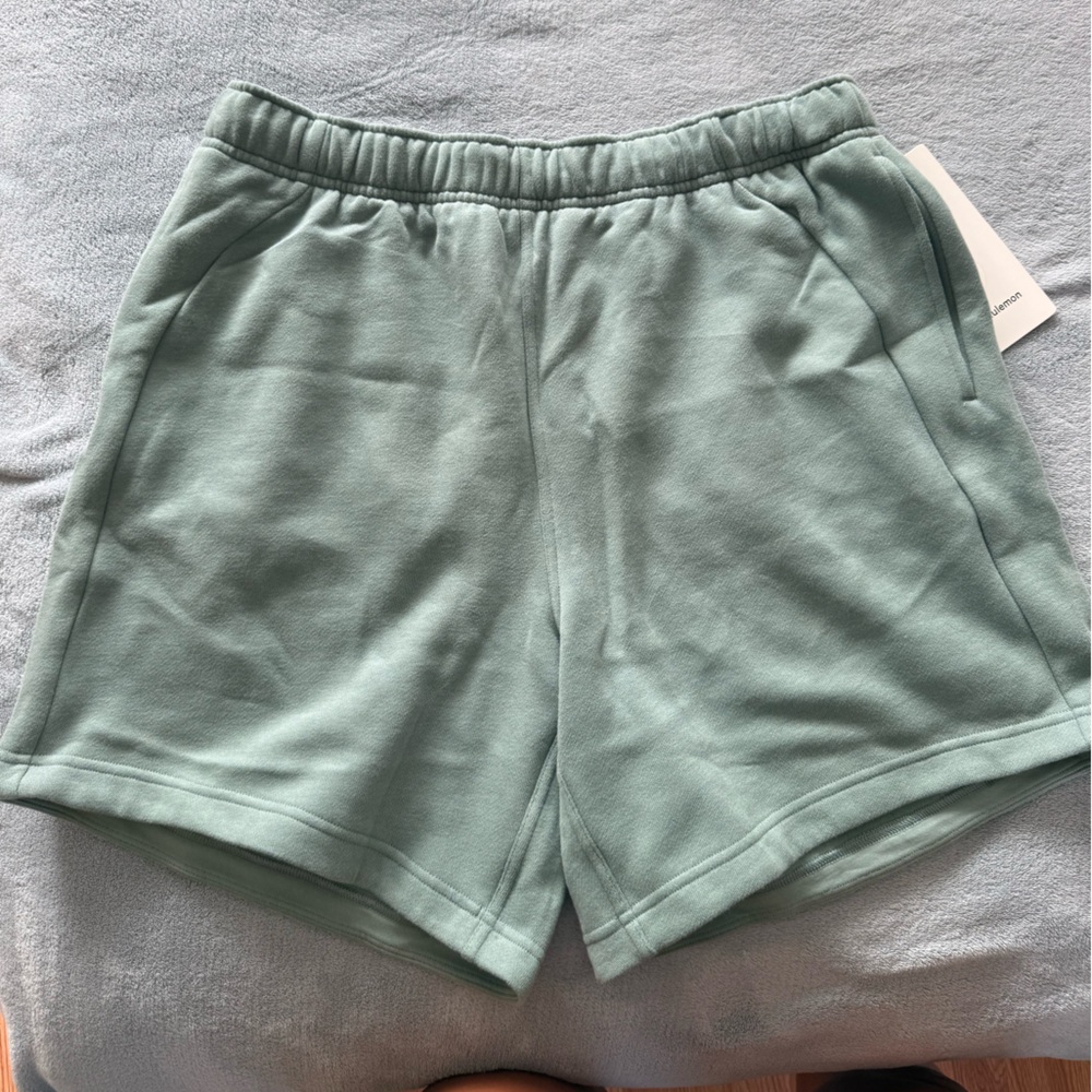 Lululemon mid-rise scuba oversized short 7”